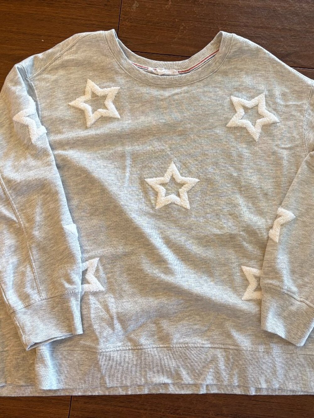 Longsleeve crewneck with embroidered stars